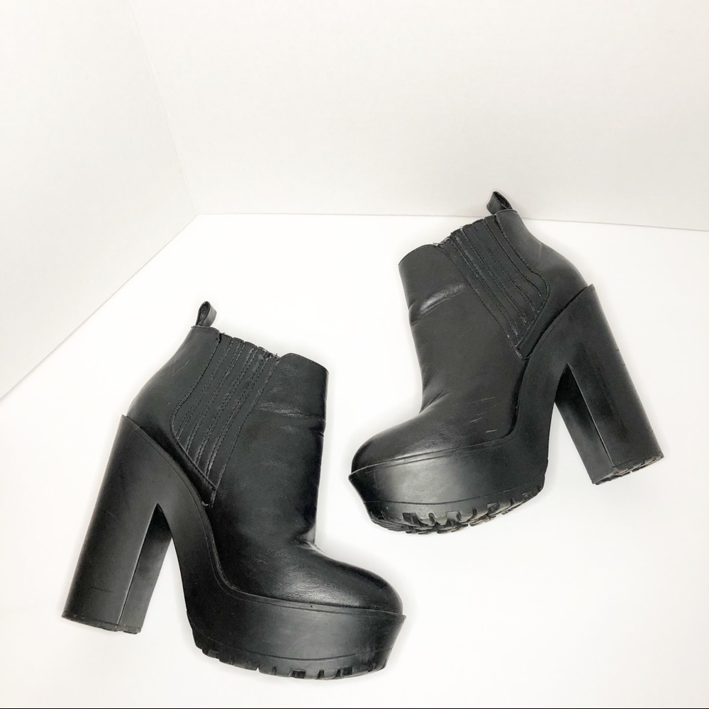 Kendall & Kylie chicc platform booties in black 🌸